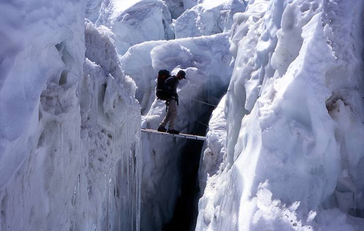 British climbers first foreigners to scale mt Everest in two years