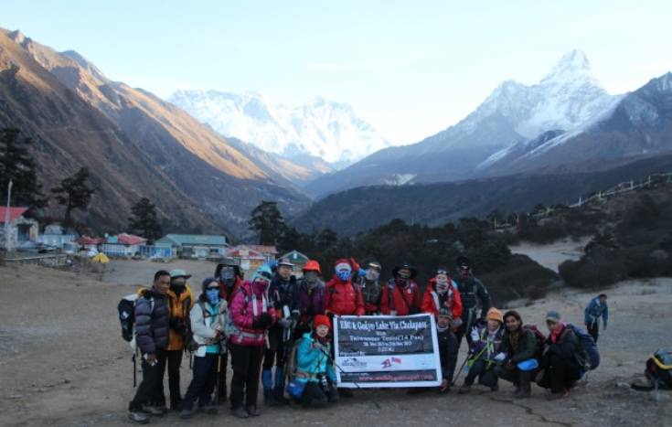 Gokyo-Chola Pass Trek